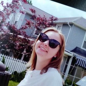 Meet your Posher, Chloe